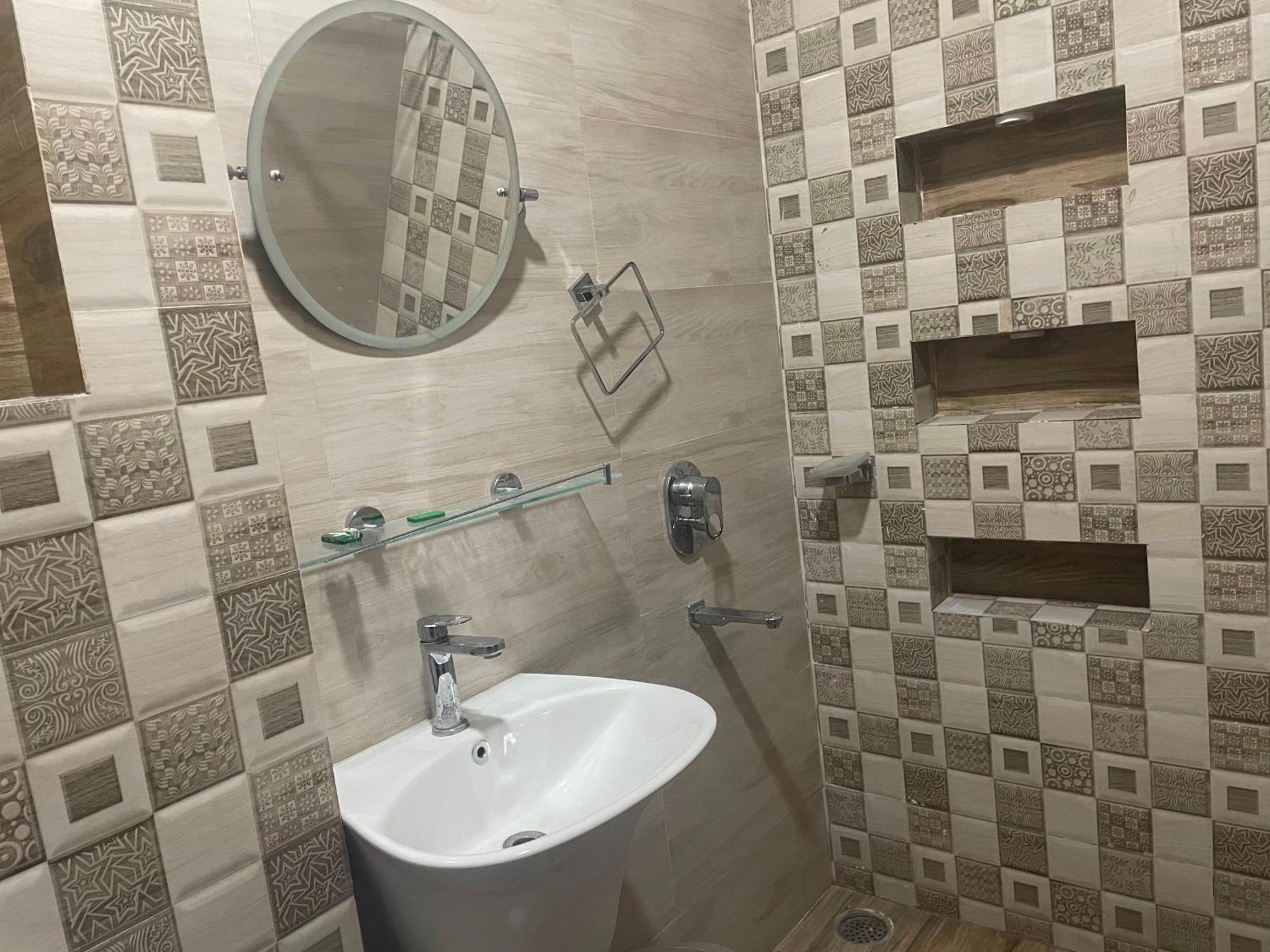 Ayodhya Oyo 82076 Hotel Balaji Palace מראה חיצוני תמונה